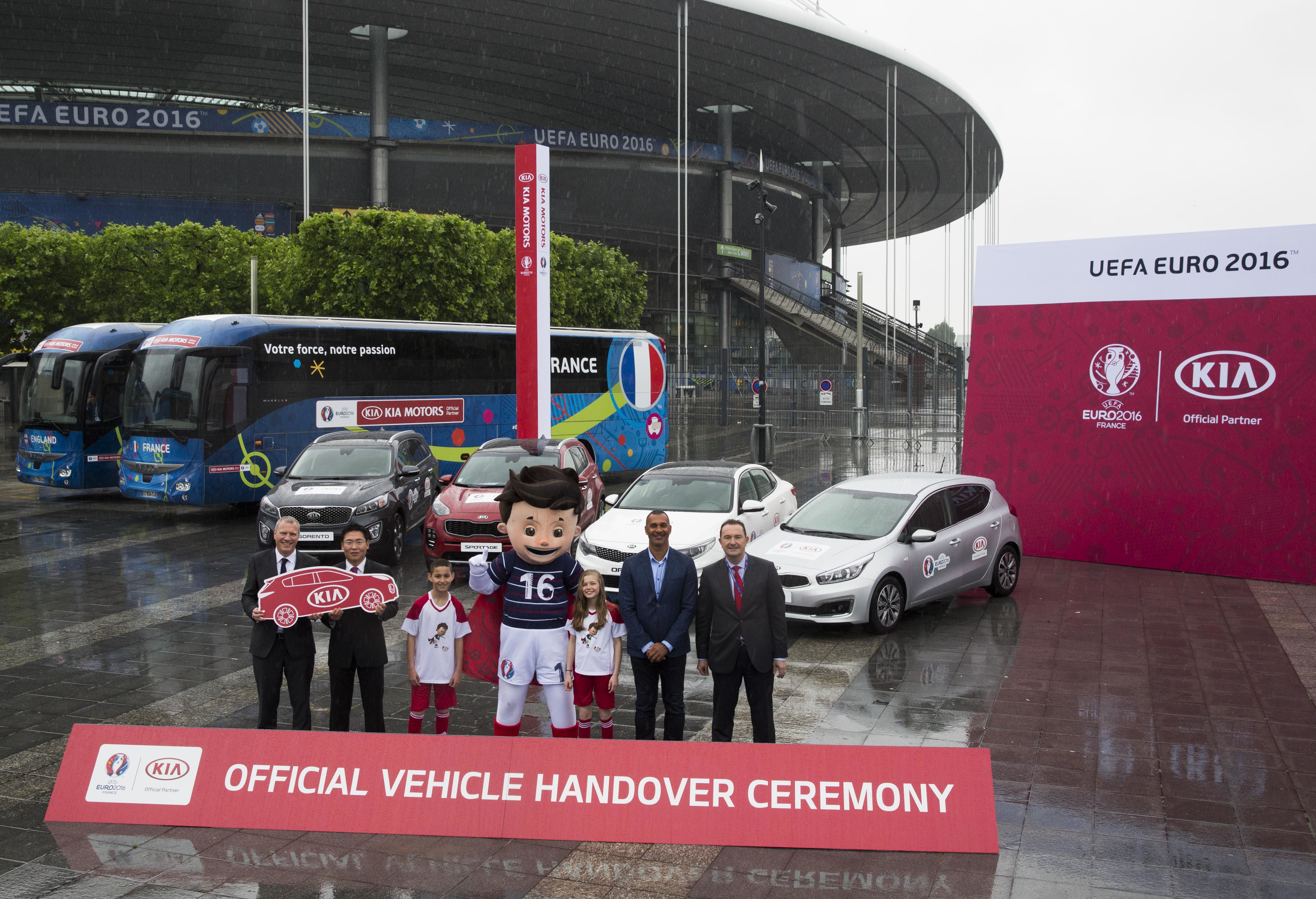 Kia presenta su flota para la UEFA EURO 2016™ Kia presenta su flota para la UEFA EURO 2016™