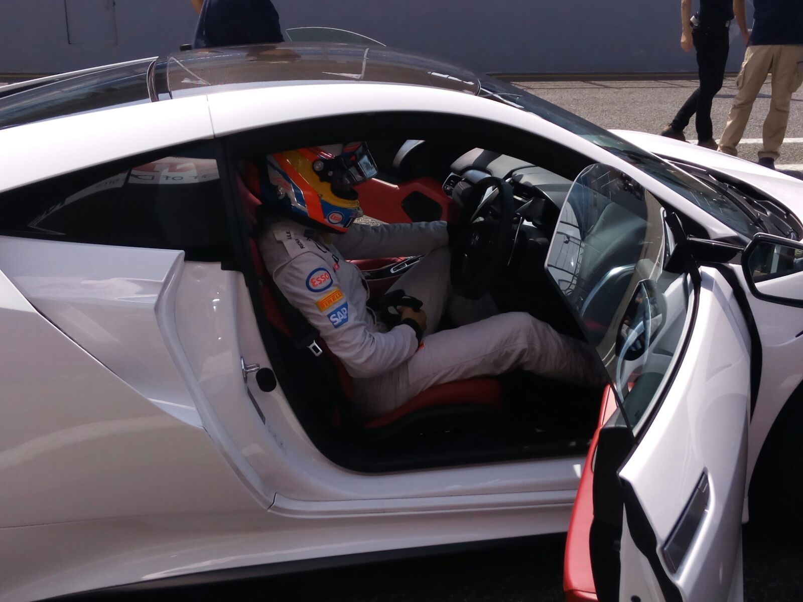 Fernando Alonso conduce el Honda NSX en Estoril Fernando Alonso conduce el Honda NSX en Estoril