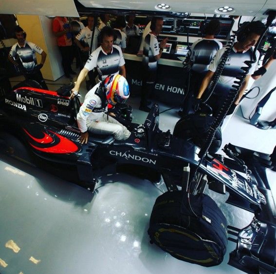 Alonso, séptimo en Hungría, devuelve el optimismo a McLaren-Honda a pesar del abandono de Button Alonso, séptimo en Hungría, devuelve el optimismo a McLaren-Honda a pesar del abandono de Button