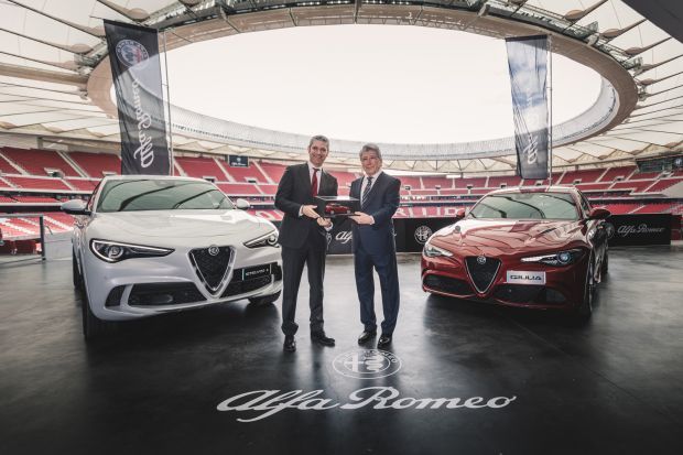 Los jugadores del Atlético de Madrid prueban el nuevo Alfa Romeo Stelvio Q en el Wanda Los jugadores del Atlético de Madrid prueban el nuevo Alfa Romeo Stelvio Q en el Wanda