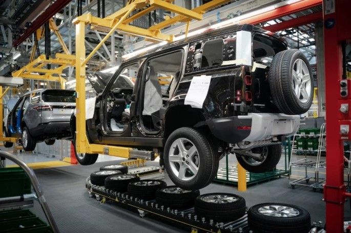 Land Rover comienza la producción del nuevo Defender en Eslovaquia Land Rover comienza la producción del nuevo Defender en Eslovaquia
