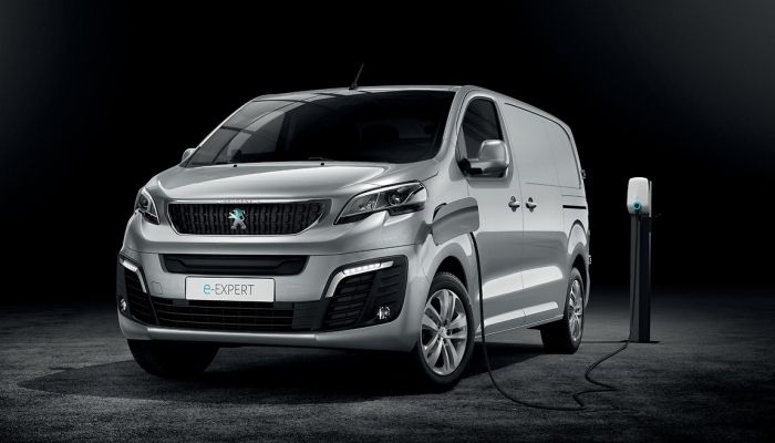 PEUGEOT E-EXPERT, VAN OF THE YEAR, EL SOCIO PERFECTO PARA EL REPARTO EN LA CIUDAD PEUGEOT E-EXPERT, VAN OF THE YEAR, EL SOCIO PERFECTO PARA EL REPARTO EN LA CIUDAD