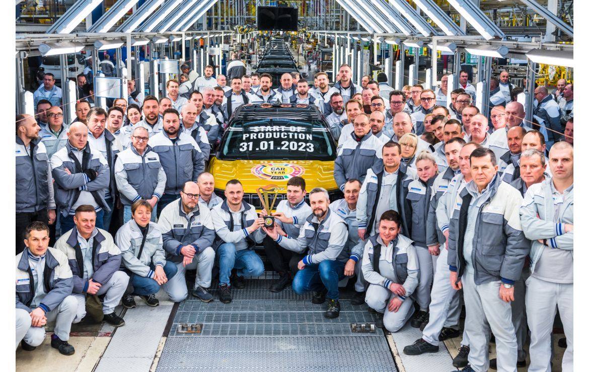 La planta de Stellantis en Tychy inicia la producción del nuevo Jeep® Avenger, ganador del prestigioso premio “Coche del Año en Europa 2023” La planta de Stellantis en Tychy inicia la producción del nuevo Jeep® Avenger, ganador del prestigioso premio “Coche del Año en Europa 2023”