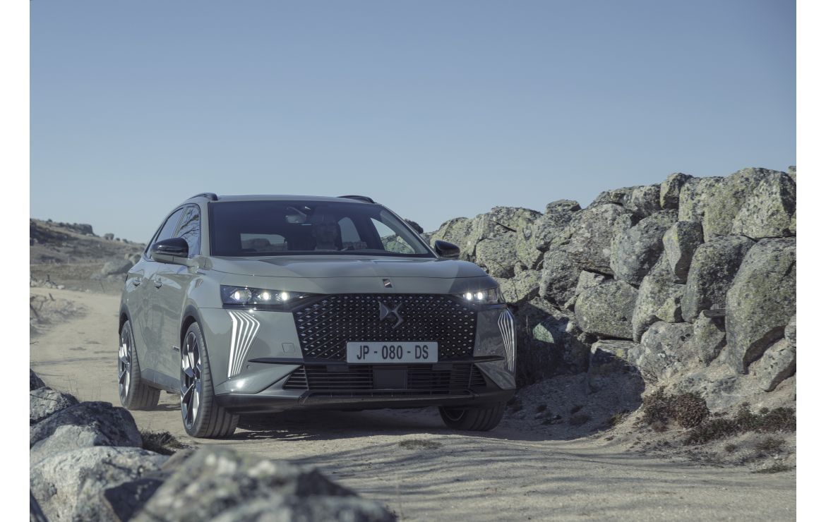 DS AUTOMOBILES ES LA MARCA PREMIUM MULTIENERGÍA LÍDER EN BAJAS EMISIONES EN EL MERCADO ESPAÑOL DS AUTOMOBILES ES LA MARCA PREMIUM MULTIENERGÍA LÍDER EN BAJAS EMISIONES EN EL MERCADO ESPAÑOL