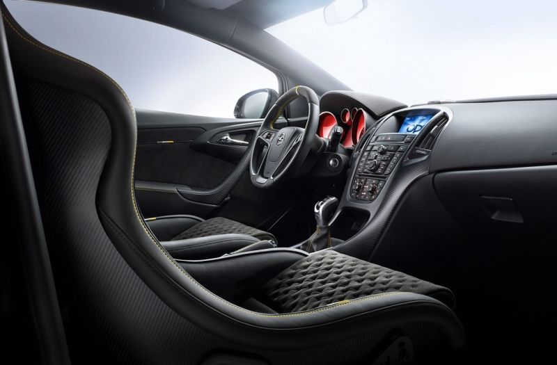 Más detalles del Opel Astra OPC EXTREME Más detalles del Opel Astra OPC EXTREME