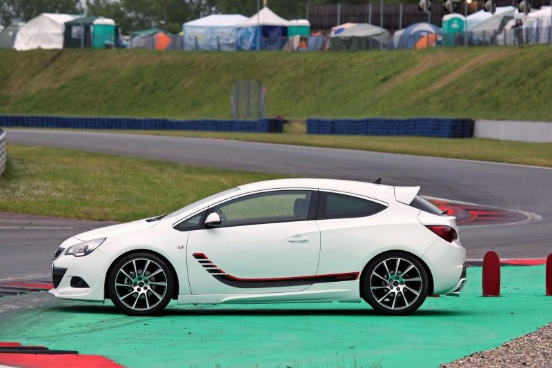Opel Astra GTC Turbo i1400 edición limitada Opel Astra GTC Turbo i1400 edición limitada