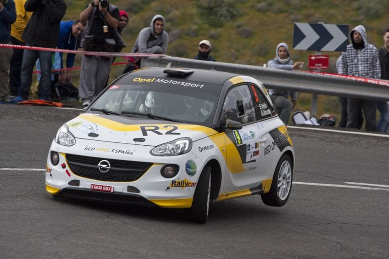 Ángela Vilariño con el Opel Adam R2 Ángela Vilariño con el Opel Adam R2