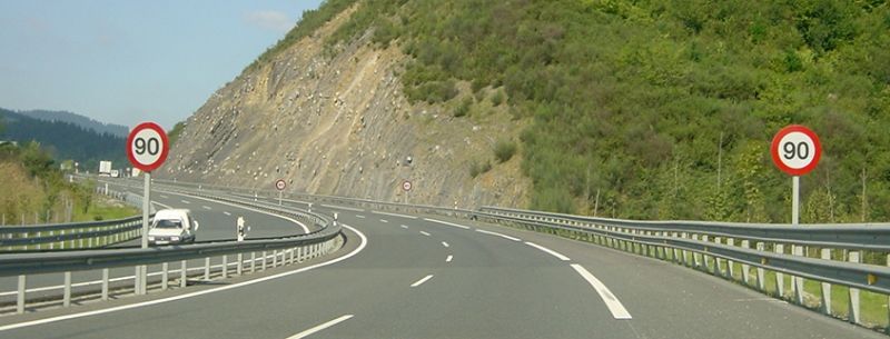 Circular por autopista es más seguro Circular por autopista es más seguro