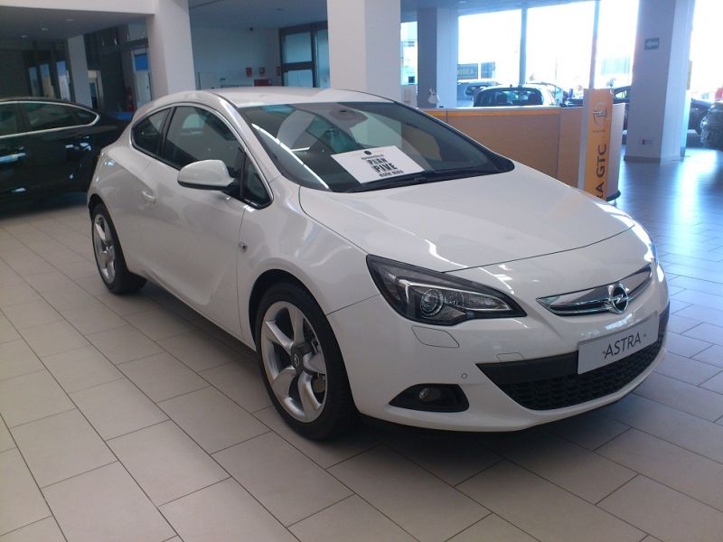 ASTRA GTC SPORTIVE 2.0 CDTI S/S 165CV 129CO2 ¡por sólo 20.700€! ASTRA GTC SPORTIVE 2.0 CDTI S/S 165CV 129CO2 ¡por sólo 20.700€!