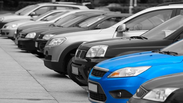 Se gastan 3.900 millones al año en combustible buscando sitio para aparcar Se gastan 3.900 millones al año en combustible buscando sitio para aparcar