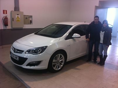 Luis Carlos y su novia con su Nuevo Astra Luis Carlos y su novia con su Nuevo Astra
