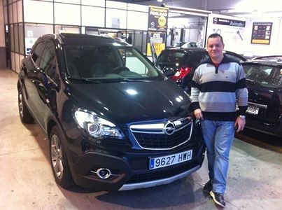 Luis con su nuevo Mokka Luis con su nuevo Mokka