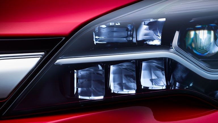 Nuevo Opel Astra con Iluminación IntelliLux LED® Nuevo Opel Astra con Iluminación IntelliLux LED®