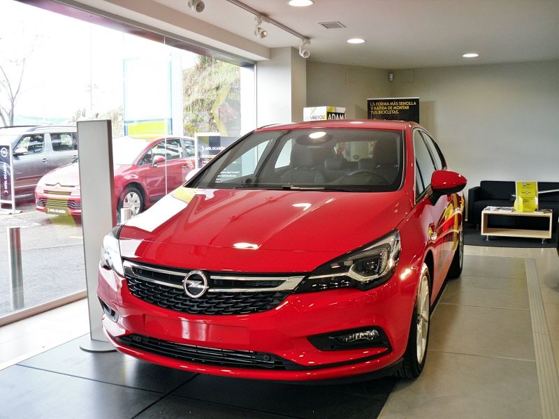 Nuevo Opel Astra **Venga a probarlo** Nuevo Opel Astra **Venga a probarlo**