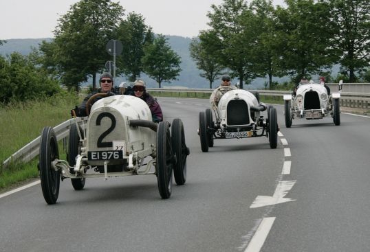 Els Opel de carreres originals tornen al Gran Premi de Lió 100 anys després Els Opel de carreres originals tornen al Gran Premi de Lió 100 anys després