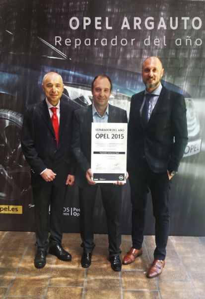 ARGAUTO S.A, galardonado como "Concesionario Reparador Opel del Año 2015" ARGAUTO S.A, galardonado como "Concesionario Reparador Opel del Año 2015"
