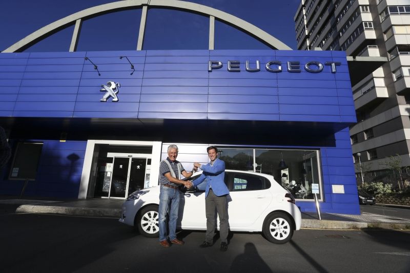 Alejandro Álvarez ha sido el afortunado ganador del sorteo del 2º Peugeot 208 Like Alejandro Álvarez ha sido el afortunado ganador del sorteo del 2º Peugeot 208 Like
