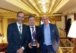 PREMIO AL MEJOR SERVICIO VENTA Y POSTVENTA DE ESPAÑA 2015 PREMIO AL MEJOR SERVICIO VENTA Y POSTVENTA DE ESPAÑA 2015
