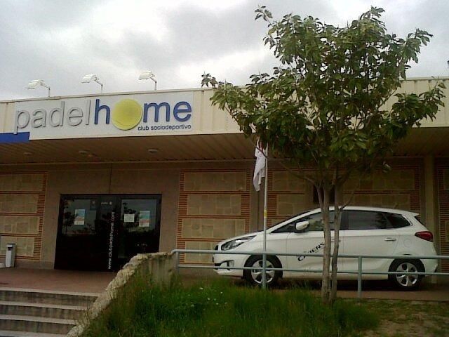 Kia Carens en el Club Padel Home Kia Carens en el Club Padel Home