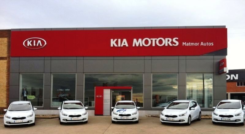 Entrega de nuevos Kia Cee´d a Perfumerías Avenida Entrega de nuevos Kia Cee´d a Perfumerías Avenida