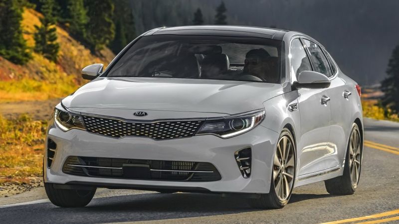 KIA ÓPTIMA GT. UNA BERLINA A LA ALTURA DE LAS MEJORES DEL MERCADO. KIA ÓPTIMA GT. UNA BERLINA A LA ALTURA DE LAS MEJORES DEL MERCADO.