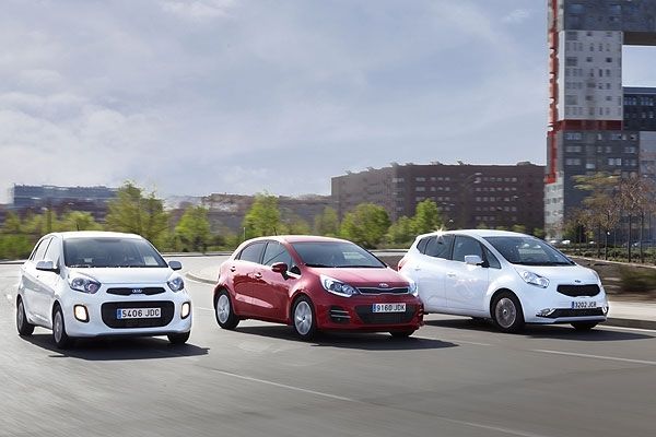 LA GAMA DE VEHÍCULOS COMPACTOS DE KIA SE RENUEVAN. LA GAMA DE VEHÍCULOS COMPACTOS DE KIA SE RENUEVAN.
