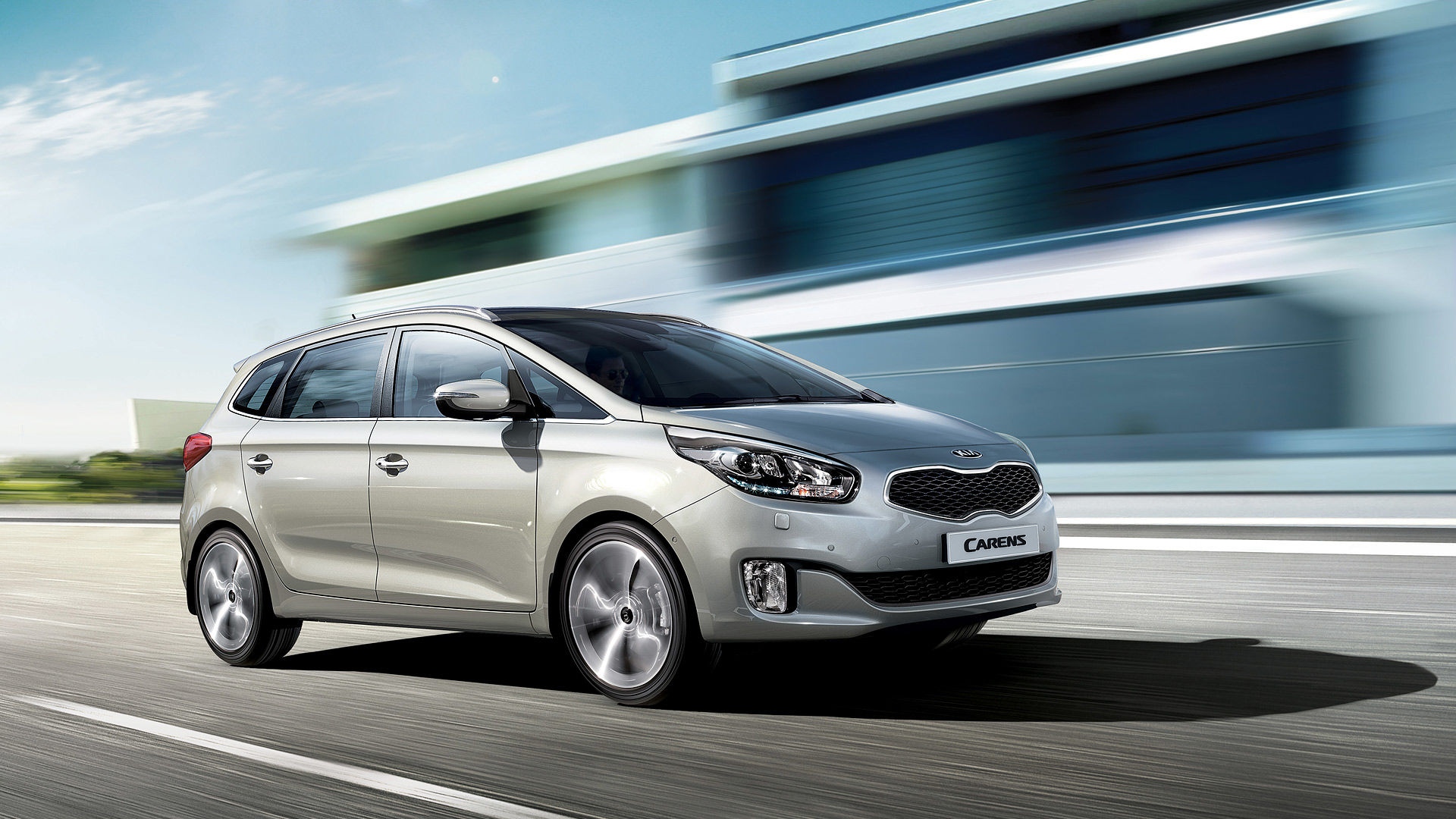 KIA CARENS. UN MONOVOLUMEN COMPACTO QUE ROMPE CON LO PREESTABLECIDO. KIA CARENS. UN MONOVOLUMEN COMPACTO QUE ROMPE CON LO PREESTABLECIDO.