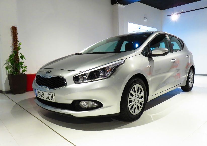 Kia Cee'd 1.4CRDi Concept plateado por 12.100€* Kia Cee'd 1.4CRDi Concept plateado por 12.100€*