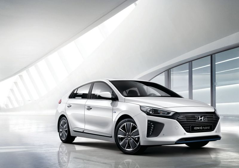 HYUNDAI PRESENTARA EN EL SALÓN DEL AUTOMÓVIL DE MADRID EL HYUNDAI IONIQ Y OTRAS MUCHAS NOVEDADES. DÉJATE SORPRENDER. HYUNDAI PRESENTARA EN EL SALÓN DEL AUTOMÓVIL DE MADRID EL HYUNDAI IONIQ Y OTRAS MUCHAS NOVEDADES. DÉJATE SORPRENDER.
