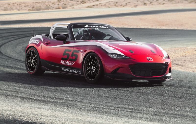 CONVIÉRTETE EN PILOTO DE CARRERAS GRACIAS A MAZDA CONVIÉRTETE EN PILOTO DE CARRERAS GRACIAS A MAZDA
