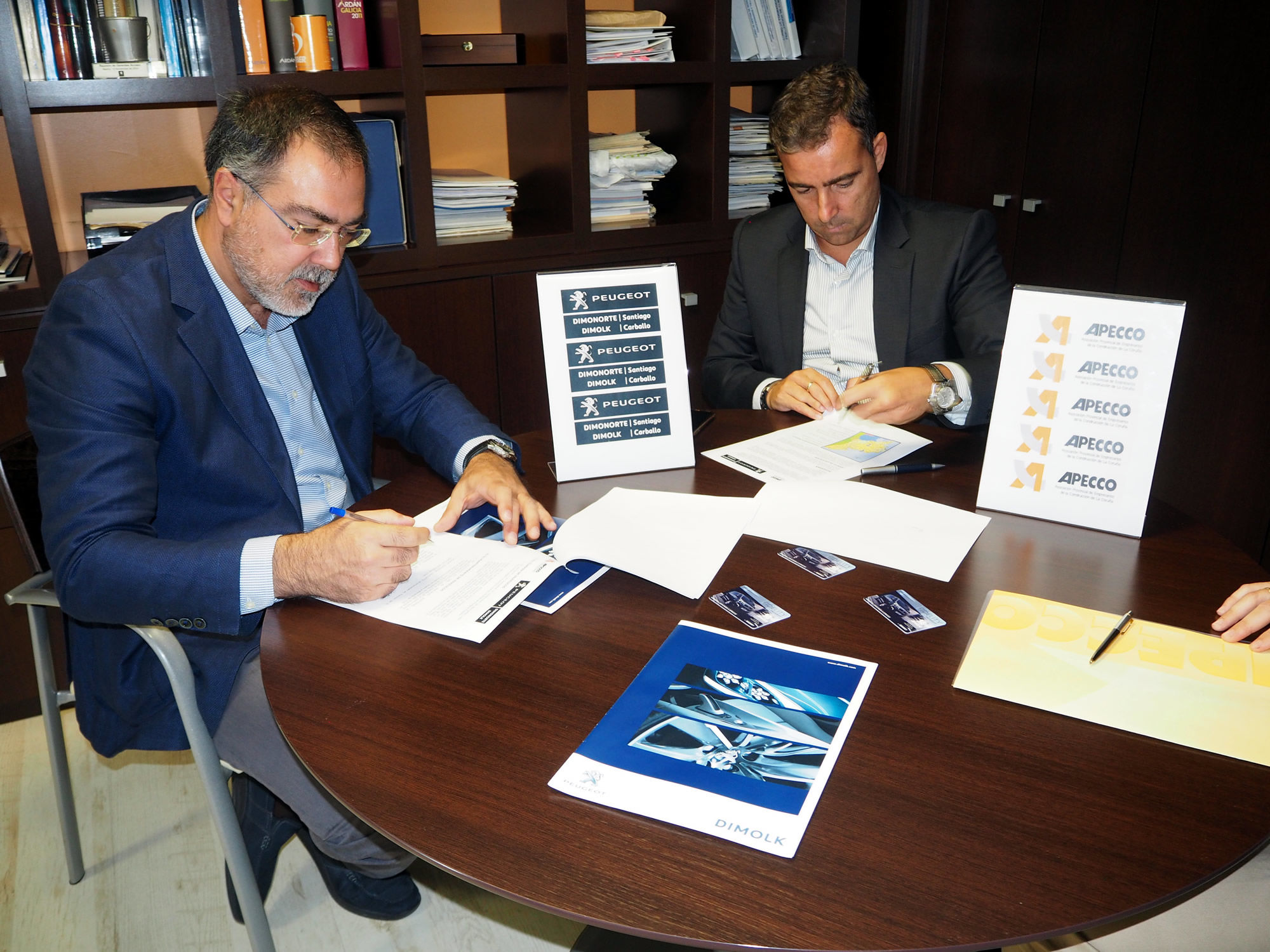 Firma de Convenio entre APECCO y Peugeot Dimonorte Firma de Convenio entre APECCO y Peugeot Dimonorte
