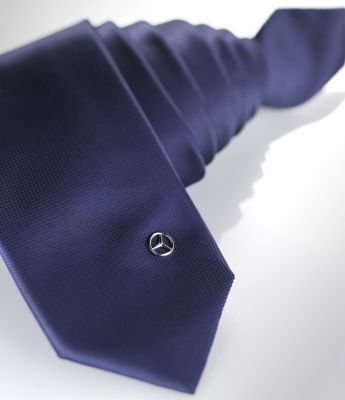 Corbata, con pin Corbata, con pin