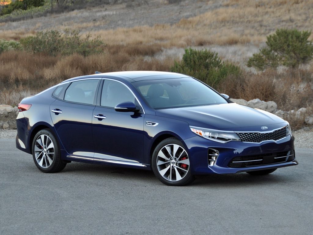 Kia Optima: La insignia de Kia, un coche que va más allá de su físico. Kia Optima: La insignia de Kia, un coche que va más allá de su físico.