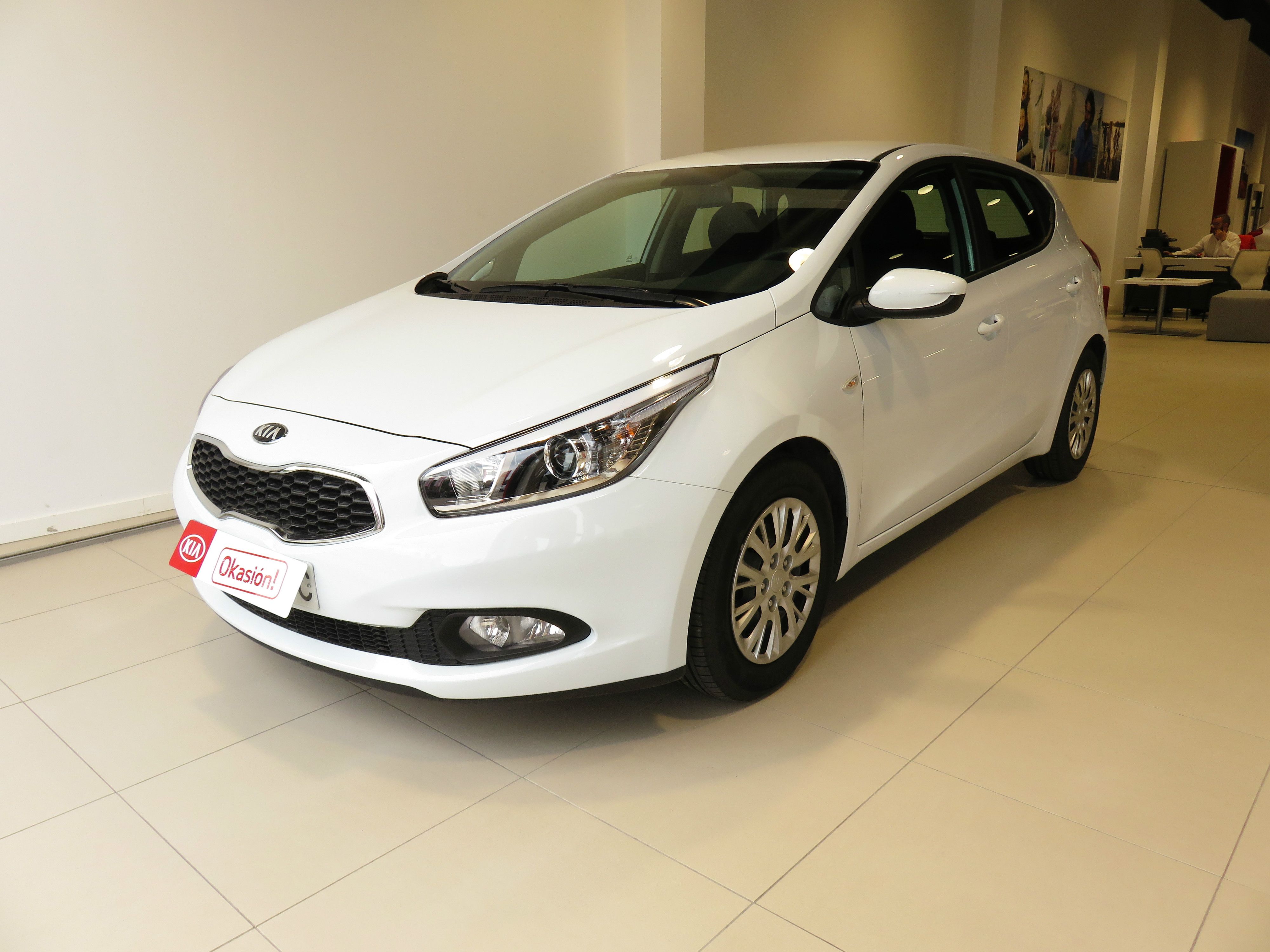 Kia Cee'd 1.4CRDi Concept por 10.550€* Kia Cee'd 1.4CRDi Concept por 10.550€*