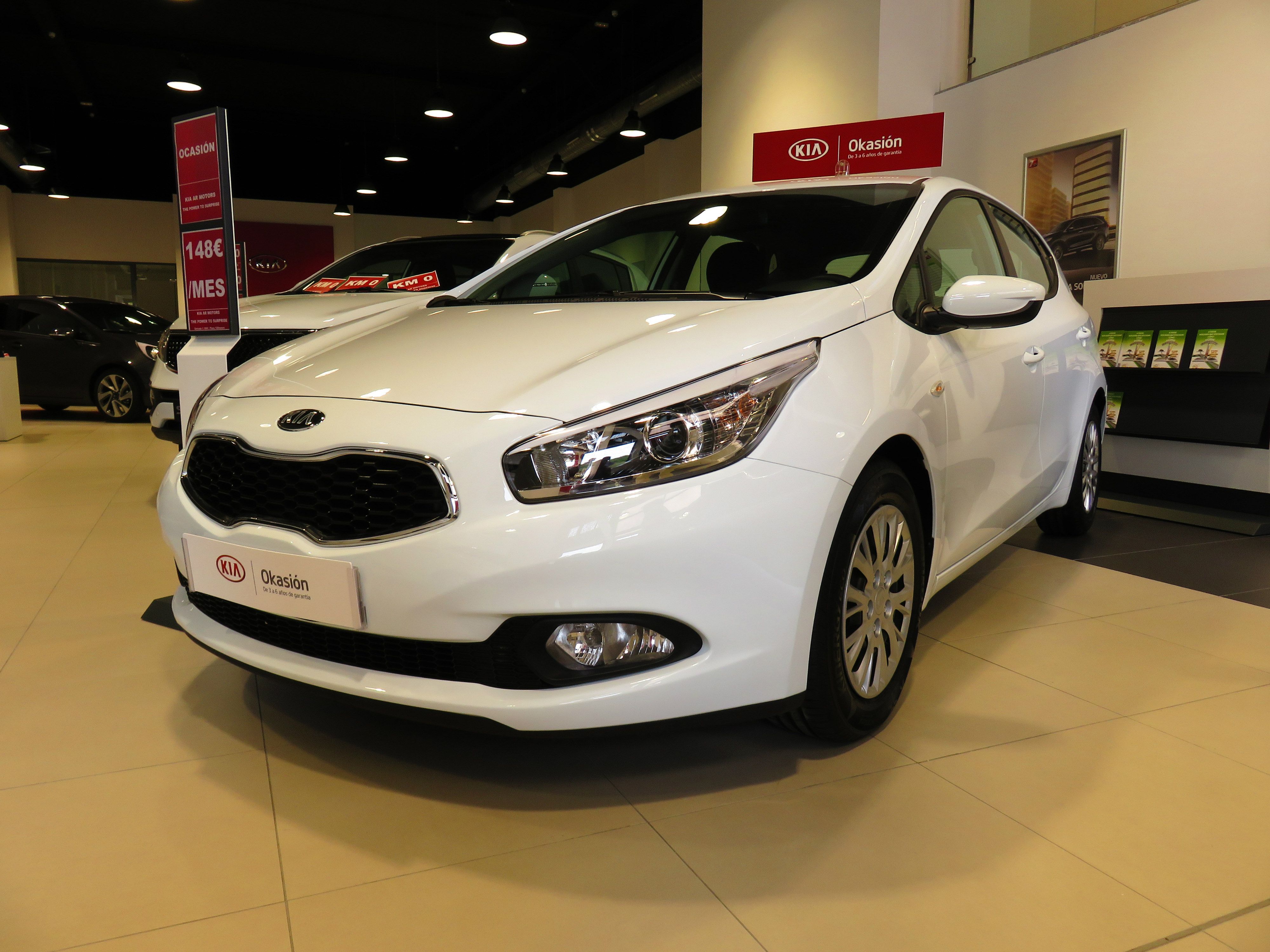 Kia Cee'd 1.4CRDi Concept 5 puertas por 10.550€* Kia Cee'd 1.4CRDi Concept 5 puertas por 10.550€*