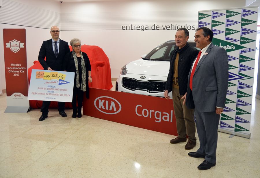 Corgal entrega uno de los 30 Sportage del 75 aniversario de Hipercor Corgal entrega uno de los 30 Sportage del 75 aniversario de Hipercor