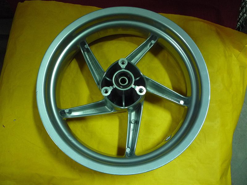 RUEDA DELANTERA APRILIA SR50/125/150 RUEDA DELANTERA APRILIA SR50/125/150