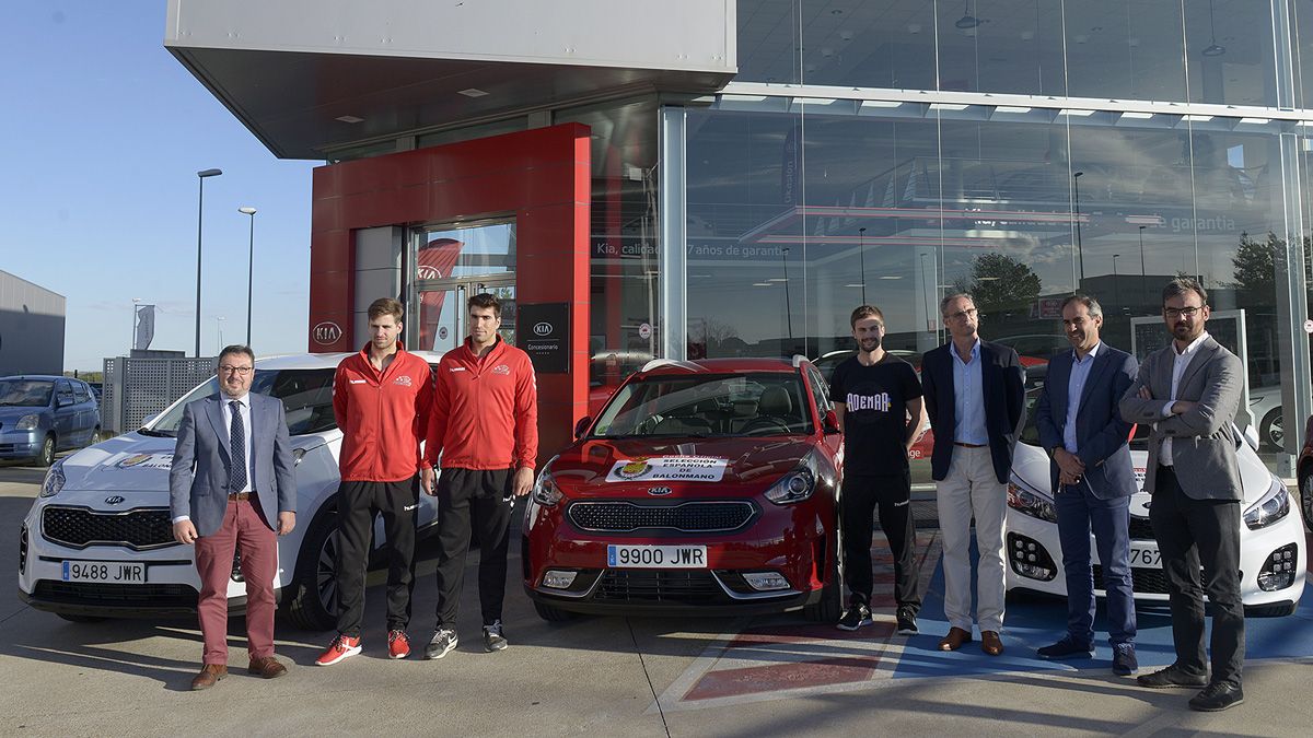 BUSANAUTO Y ADEMAR PRESENTAN LOS COCHES DE LA SELECCIÓN DE BALONMANO BUSANAUTO Y ADEMAR PRESENTAN LOS COCHES DE LA SELECCIÓN DE BALONMANO