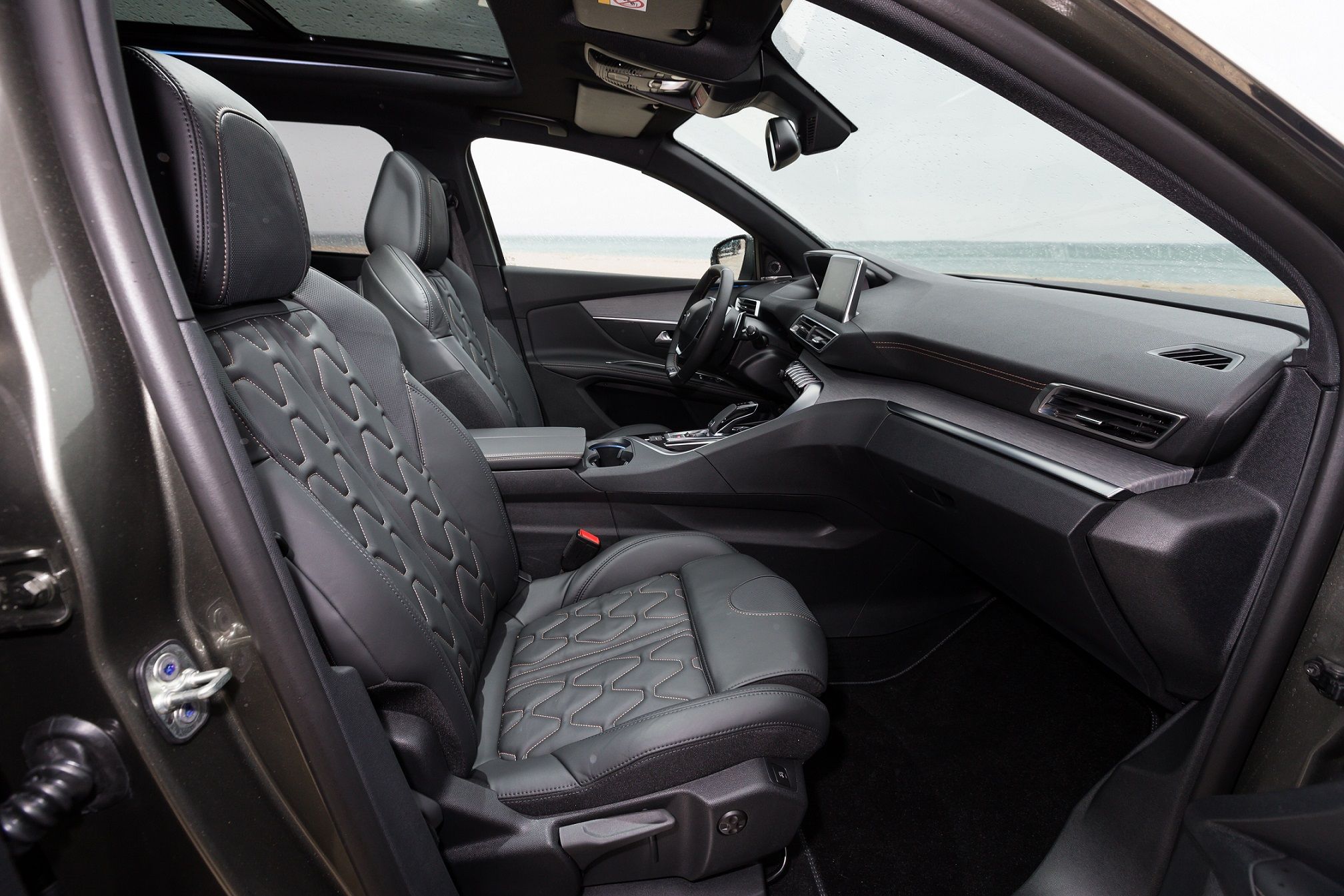 Elegir entre 15 combinaciones de masaje mientras conduces es ya una realidad con el nuevo Peugeot 5008 Elegir entre 15 combinaciones de masaje mientras conduces es ya una realidad con el nuevo Peugeot 5008