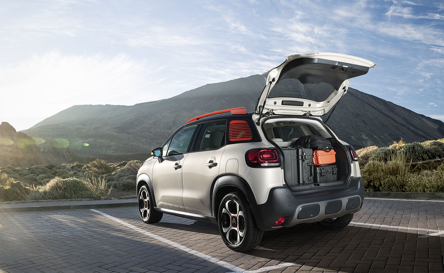 Reforzamos el mundo SUV con el Nuevo C3 Aircross Reforzamos el mundo SUV con el Nuevo C3 Aircross