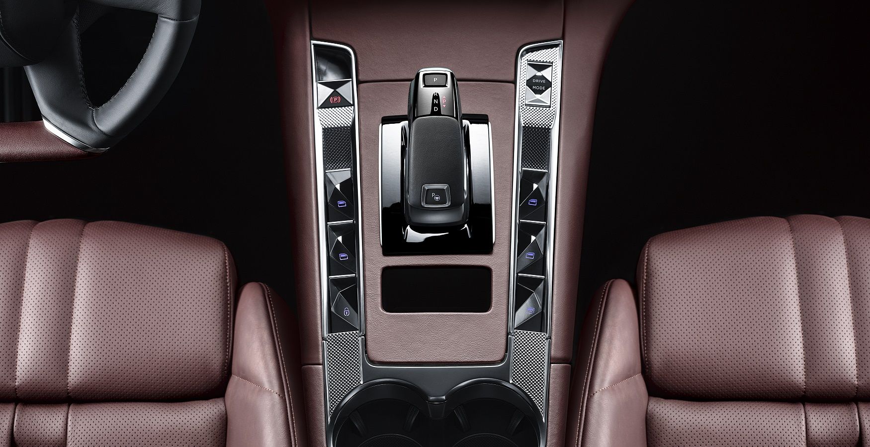 DS AUTOMOBILES, LA ESENCIA DE LA HAUTE COUTURE EN EL MUNDO DEL AUTOMÓVIL DS AUTOMOBILES, LA ESENCIA DE LA HAUTE COUTURE EN EL MUNDO DEL AUTOMÓVIL