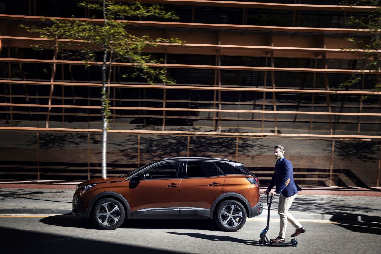Además del patinete e-Kick, el SUV Peugeot 3008 también logra ganar un premio Red Dot Product Design 2017 Además del patinete e-Kick, el SUV Peugeot 3008 también logra ganar un premio Red Dot Product Design 2017