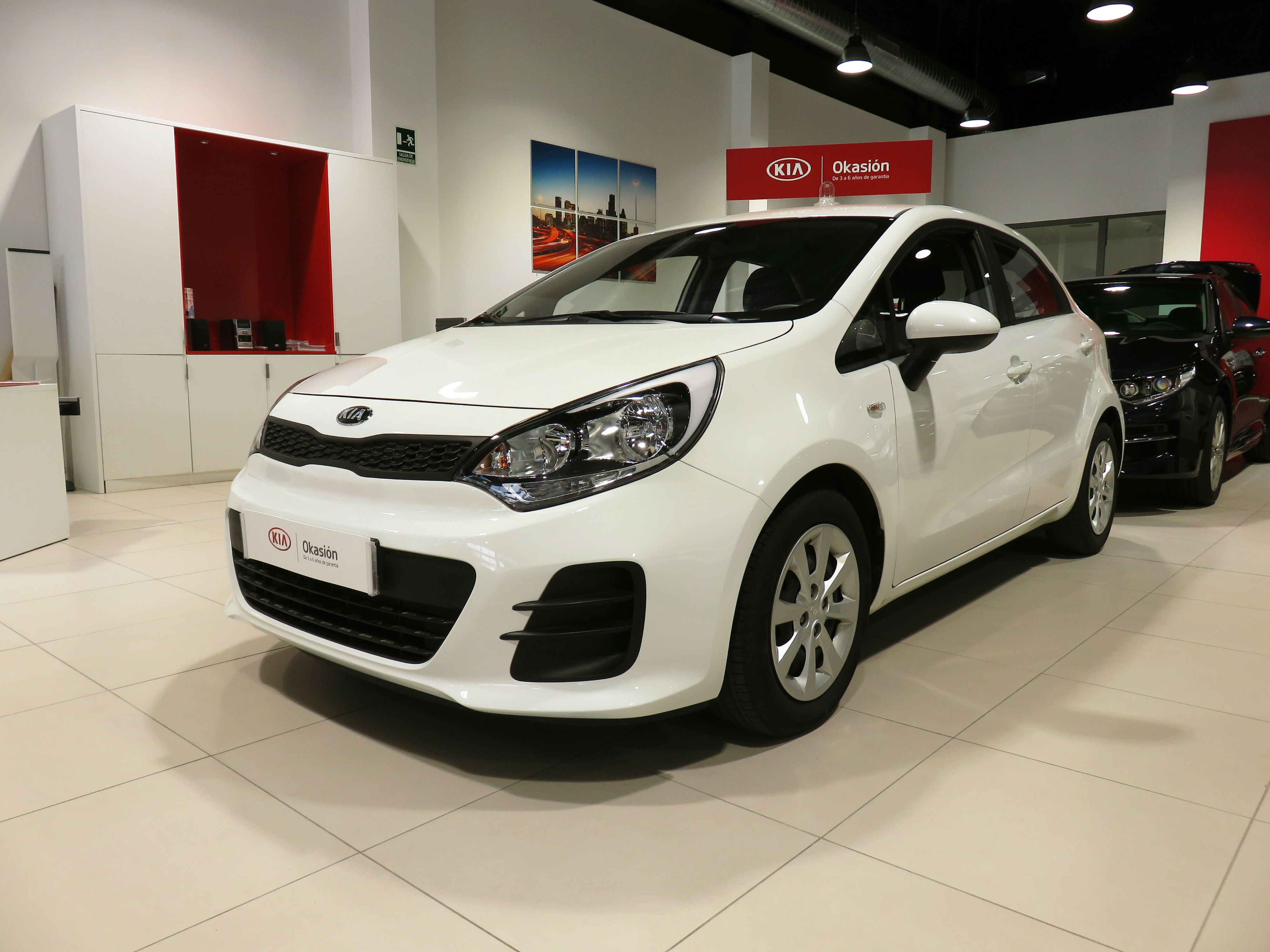 Kia Rio 1.2CVVT Concept Clear White por 9.250€* Kia Rio 1.2CVVT Concept Clear White por 9.250€*