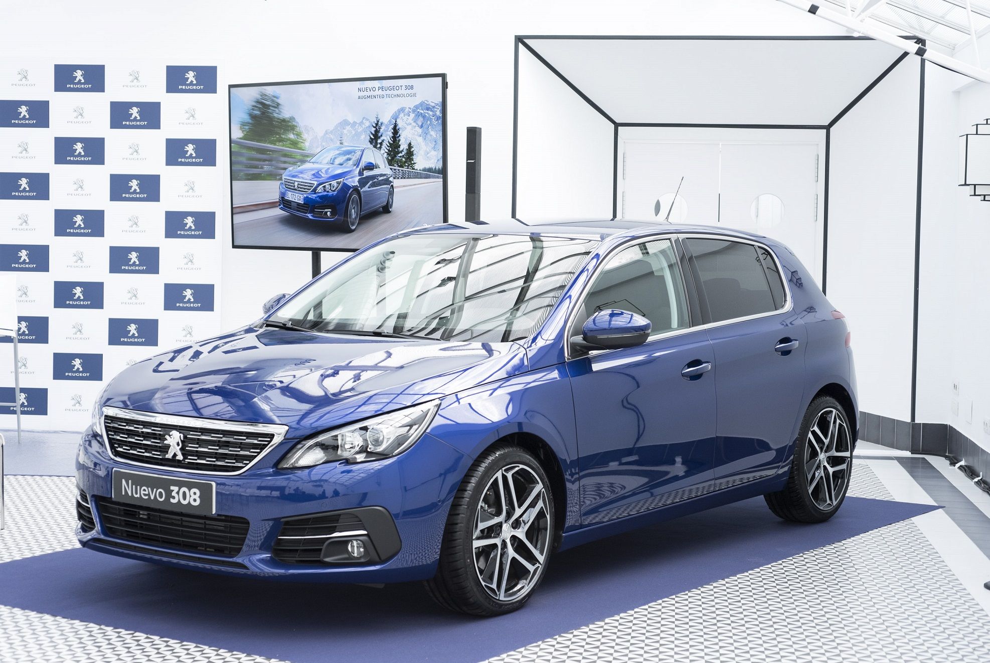 Peugeot y Pantomima Full, juntos para concienciar de la importancia de las nuevas Funciones de Ayudas a la Conducción Peugeot y Pantomima Full, juntos para concienciar de la importancia de las nuevas Funciones de Ayudas a la Conducción