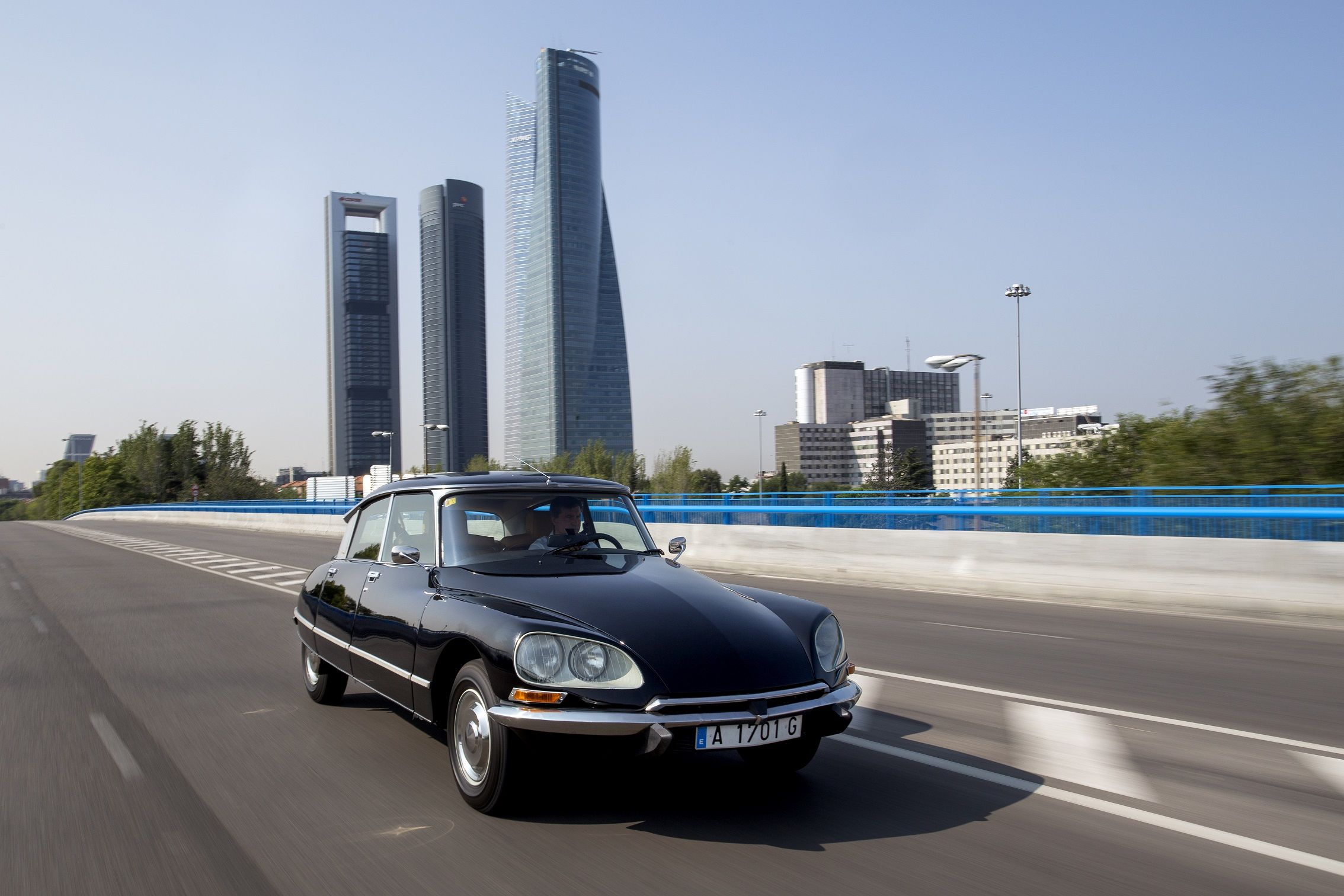 DESCUBRIR MADRID A BORDO DE UN DS TIBURÓN, EL REGALO MÁS EXCLUSIVO DE LA NAVIDAD DESCUBRIR MADRID A BORDO DE UN DS TIBURÓN, EL REGALO MÁS EXCLUSIVO DE LA NAVIDAD