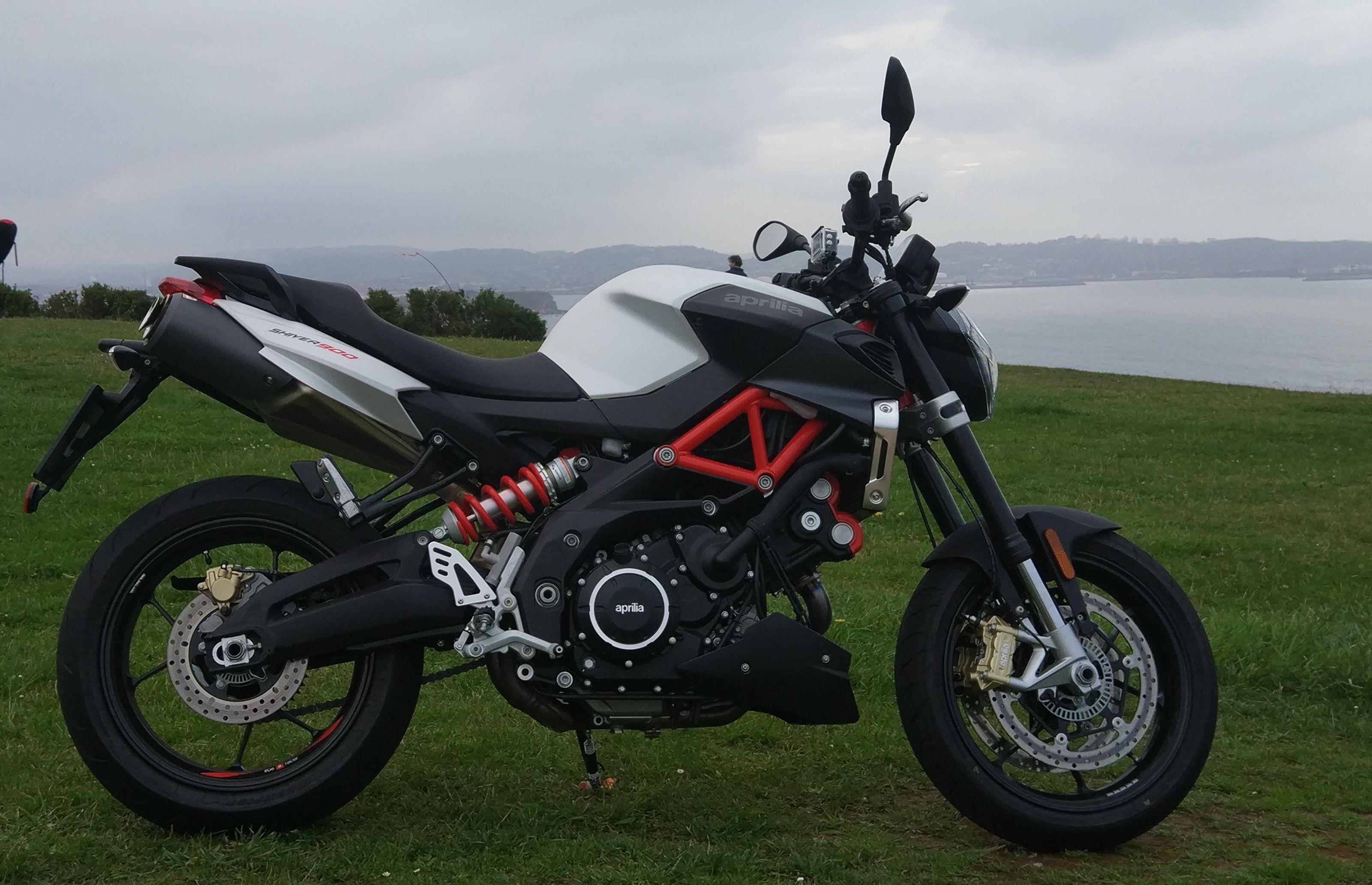 APRILIA SHIVER 900 APRILIA SHIVER 900