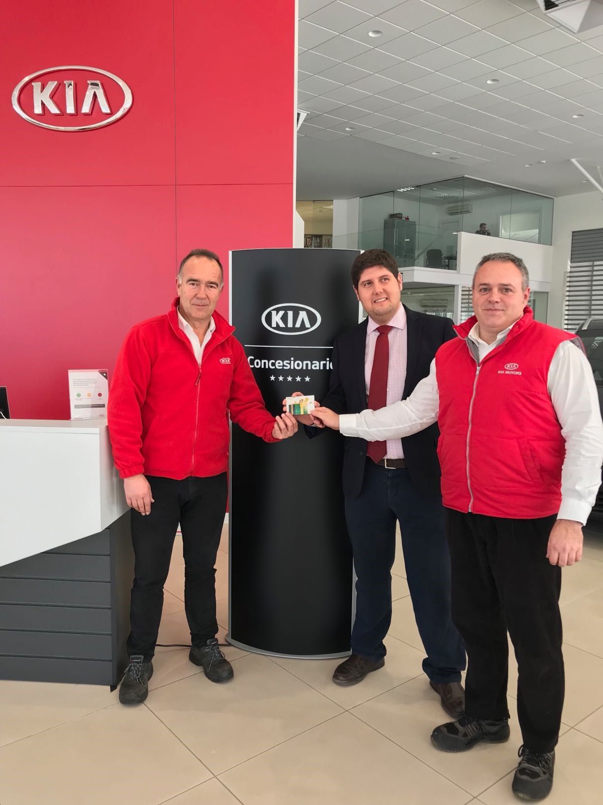 EL EQUIPO DE POSTVENTA DE KIA SAKIMÓVIL, NUEVAMENTE ENTRE LOS MEJORES VALORADOS DE ESPAÑA EL EQUIPO DE POSTVENTA DE KIA SAKIMÓVIL, NUEVAMENTE ENTRE LOS MEJORES VALORADOS DE ESPAÑA