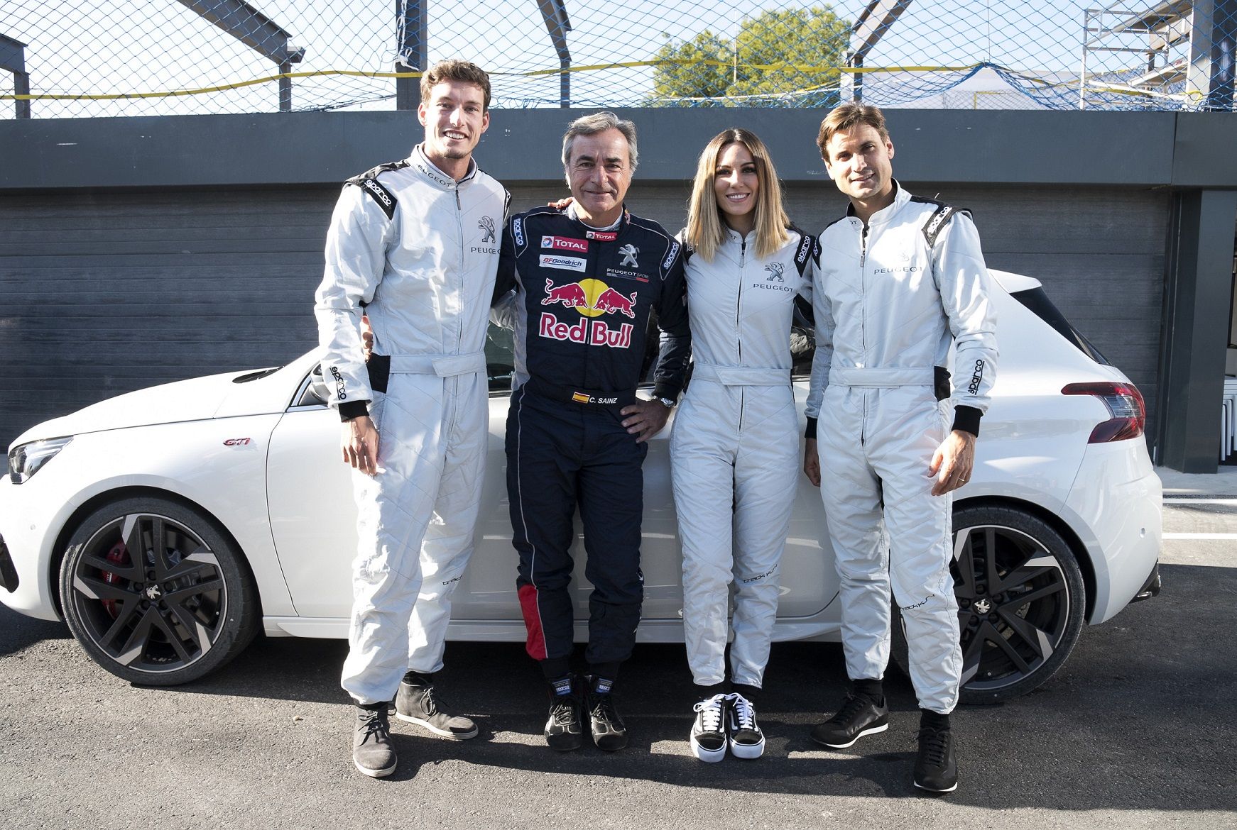 Pablo Carreño y David Ferrer llevan su competencia de las pistas al asfalto con Edurne y Carlos Sainz como testigos Pablo Carreño y David Ferrer llevan su competencia de las pistas al asfalto con Edurne y Carlos Sainz como testigos