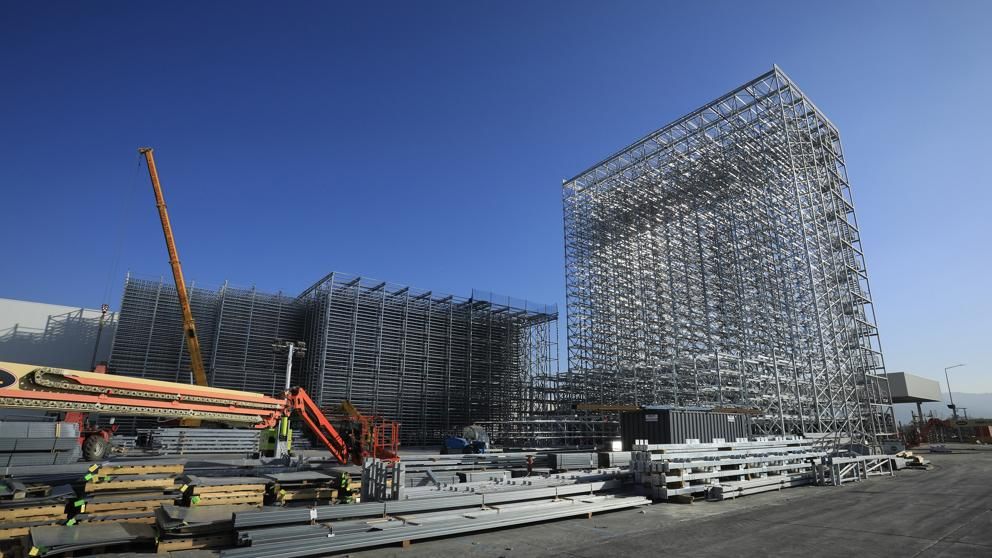 Seat construye el almacén logístico más alto de España en la planta de Martorell. Seat construye el almacén logístico más alto de España en la planta de Martorell.