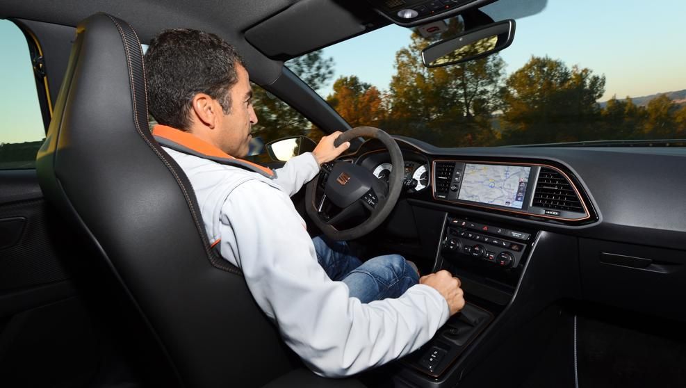 El Cupra R probado por el experto piloto Jordi Gené: “Para mí es un coche único, tanto en la conducción como en su diseño” El Cupra R probado por el experto piloto Jordi Gené: “Para mí es un coche único, tanto en la conducción como en su diseño”